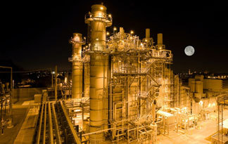 Bild: BHKW bei Nacht